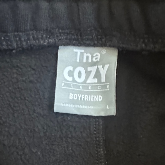 TNA Cozy Fleece Boyfriend 5" Sweatshort - Large - Picture 4 of 7